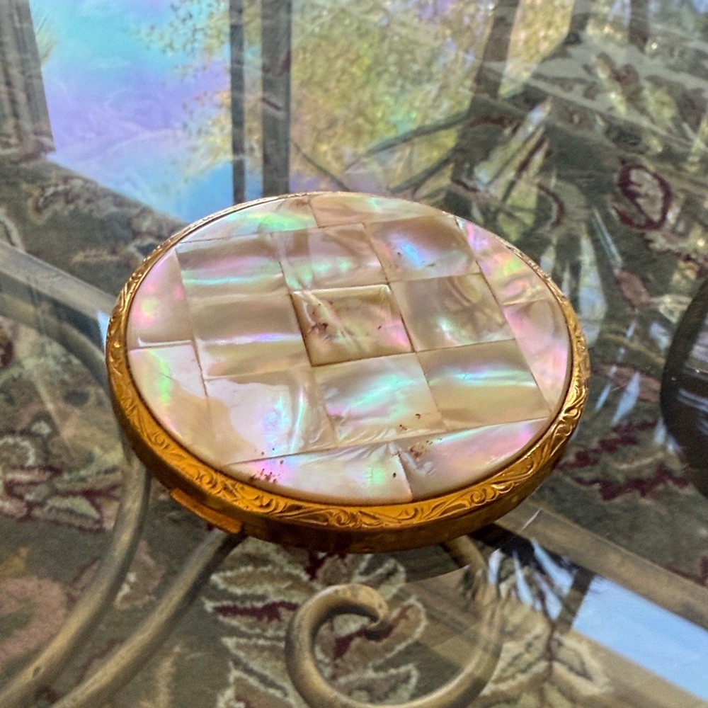 Vintage Gold Circular Compact Mirror with Elegant Intricate Design